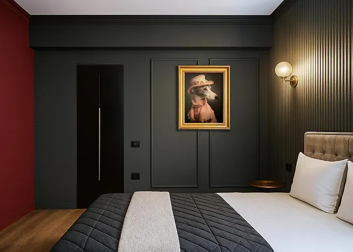 Qult - Crimson Whispers ブカレスト