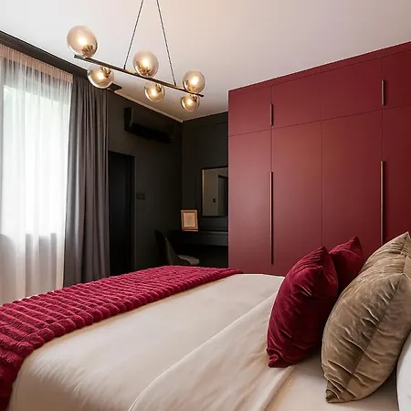 Qult - Crimson Whispers *