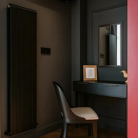 Appartement Qult - Crimson Whispers *