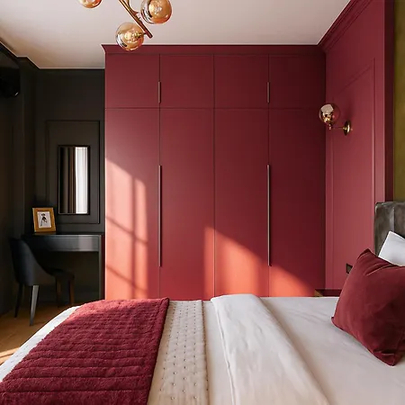 Qult - Crimson Whispers Appartement