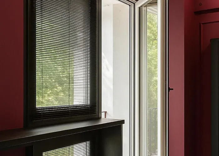 Qult - Crimson Whispers