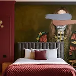 Apartman Qult - Crimson Whispers