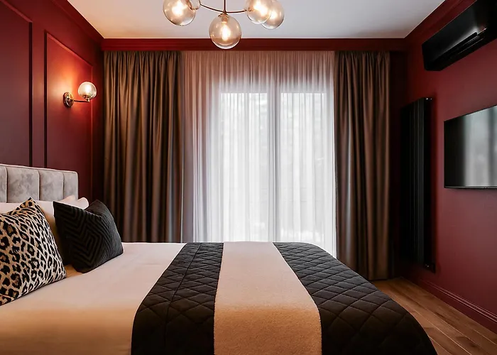 Qult - Crimson Whispers Apartament Bucureşti