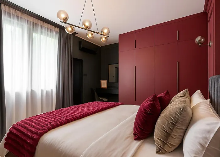 Qult - Crimson Whispers *